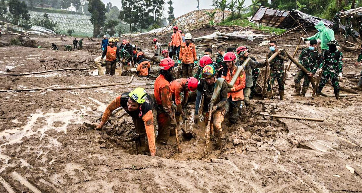 Operasi Hari Kesembilan, Tim Sar Cari 10 Korban Longsor Cisarua