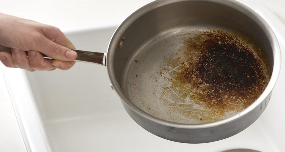 Tutorial Membersihkan Panci Yang Sudah Menghitam, Yuk Simak