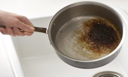 Tutorial Membersihkan Panci Yang Sudah Menghitam, Yuk Simak