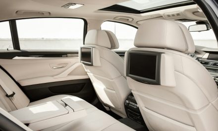 Merawat Interior Mobil Selalu Bersih Dan Wangi, Berikut Tipsnya