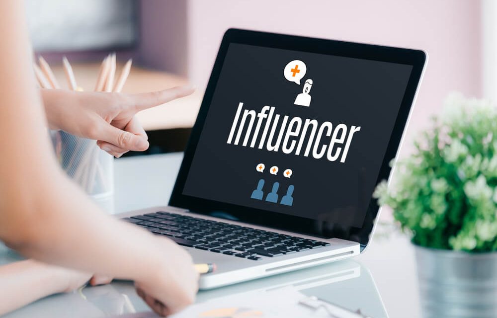 Peran Influencer Dunia Maya Untuk Kehidupan Sehari Hari Fans