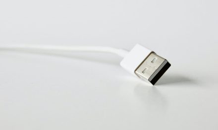 Rekomendasi Charger USB Yang Paling Aman Di Gunakan