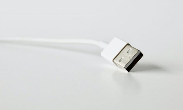 Rekomendasi Charger USB Yang Paling Aman Di Gunakan