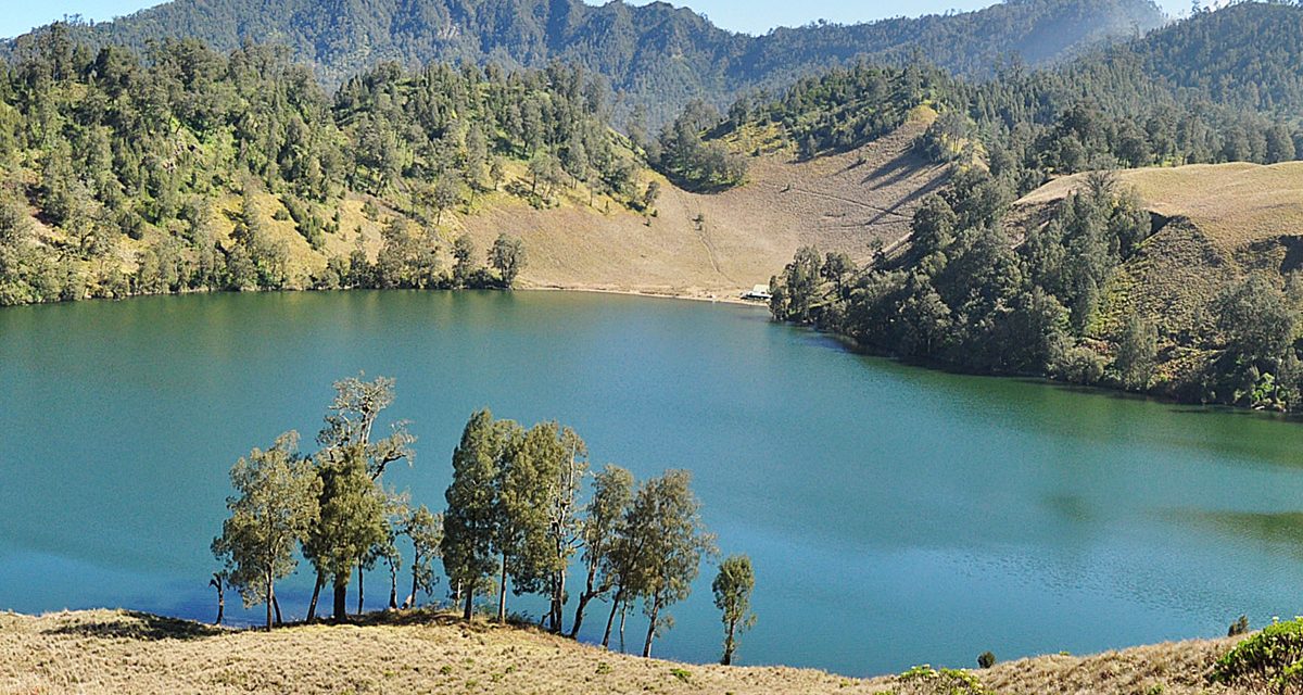 Gunung Semeru Di Anggap Sebagai Tempat Tinggal Para Dewa