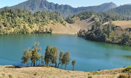 Gunung Semeru Di Anggap Sebagai Tempat Tinggal Para Dewa