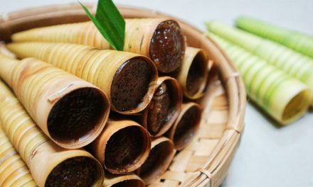 Kue Clorot Dengan Tekstur Yang Kenyal